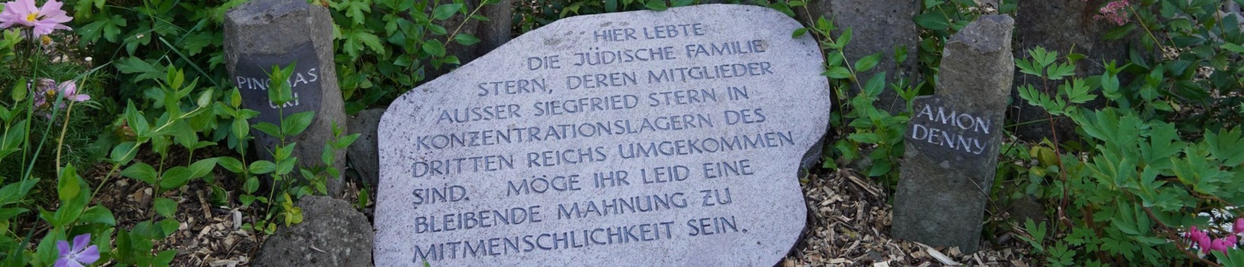 25 Jahre Gedenkstein auf dem Schulhof