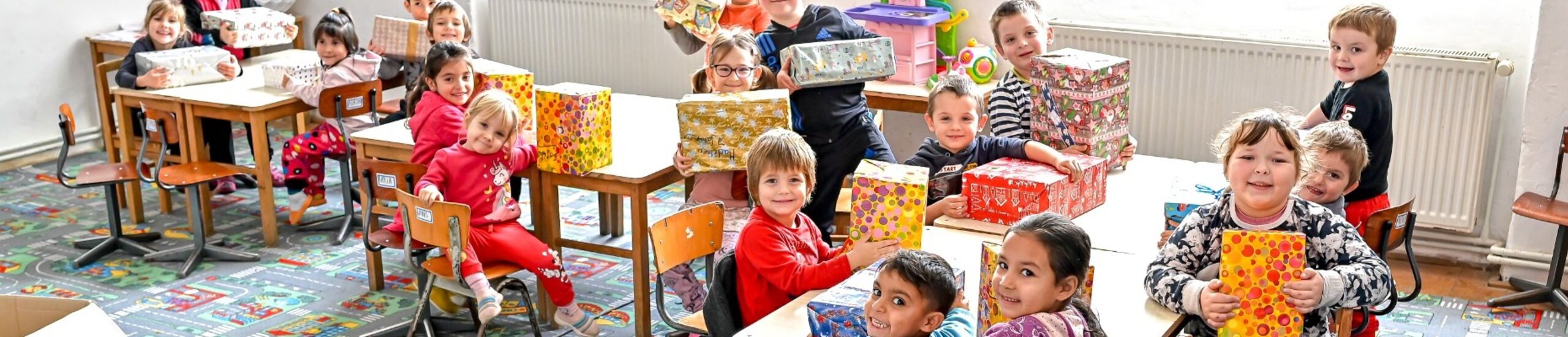 Weihnachtspäckchen für Kinder in Not